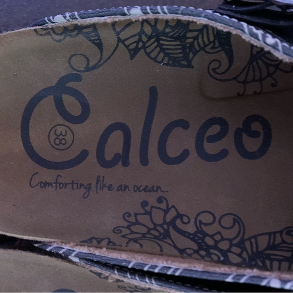 CALCEO BLACK & WHITE, RED PIANO PATTERN, “LET THE MUSIC PLAY” CLOGS. - Picture 9 of 14